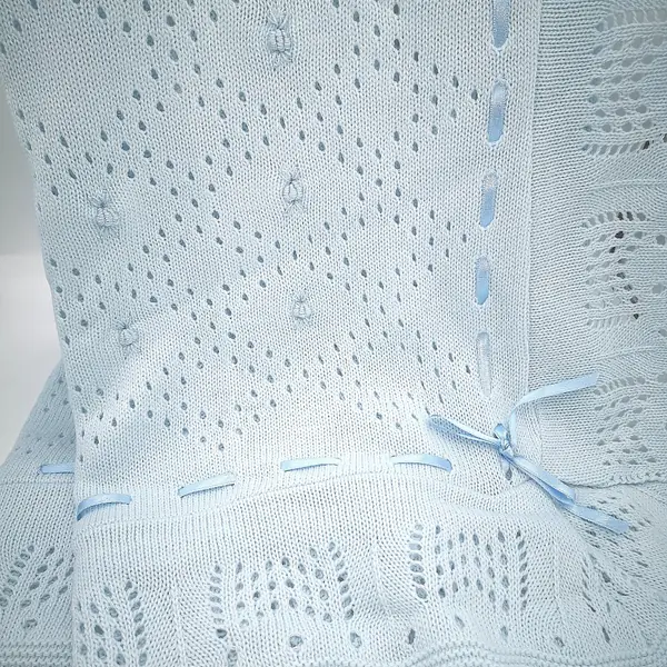 Shawl -With Rosebuds and Ribbons 3020 blue